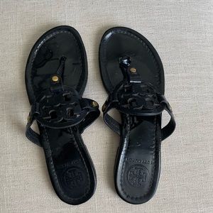 TORY BURCH MILLER SANDAL, PATENT LEATHER